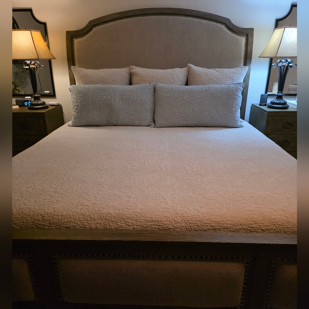 Pottery Barn Elegant 6 pc Cream & Chambray Spa King Size Bedding